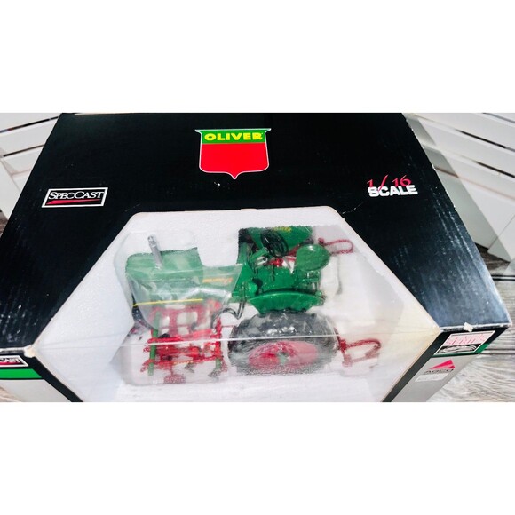 Rare Oliver Row Crop 77 Gas 1/16 Scale Narrow Front with Cultivator - Picture 5 of 6